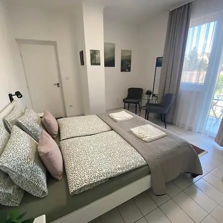 Lillybeth Lakeside Pensionat 3*