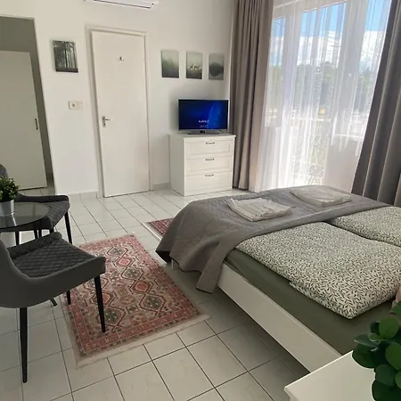 Lillybeth Lakeside Pensionat 3*
