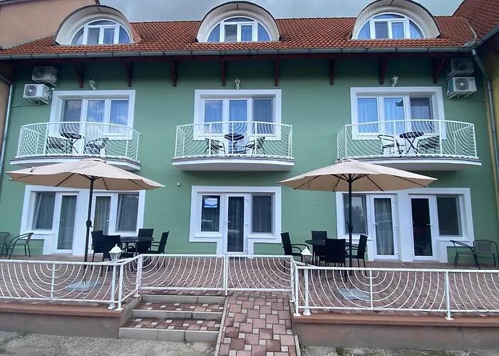 Lillybeth Lakeside בית הארחה קסזטלי