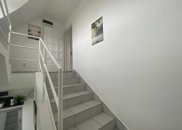 Lillybeth Lakeside 3*