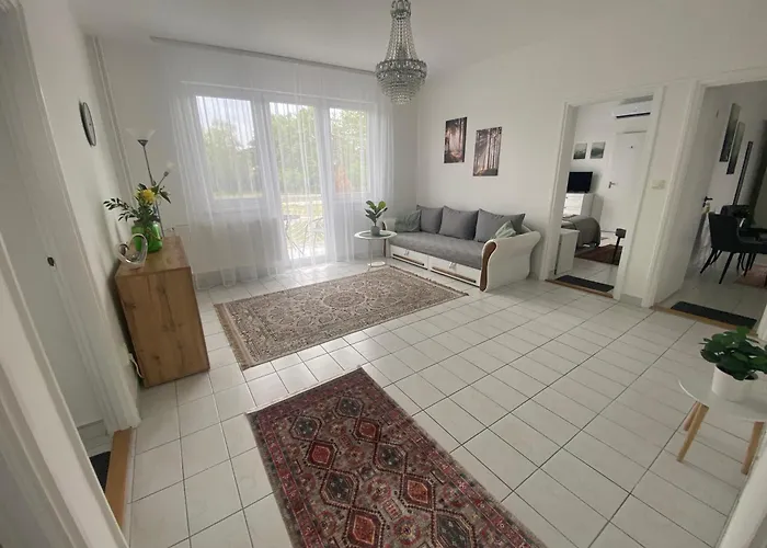 בית הארחה Lillybeth Lakeside 3*