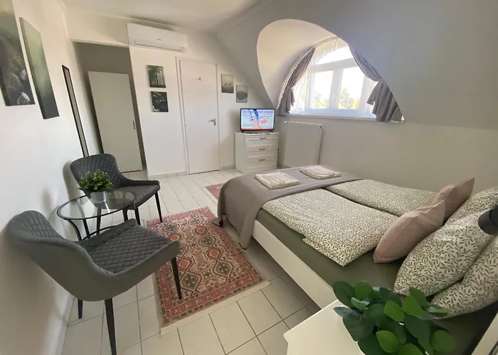 Lillybeth Lakeside בית הארחה