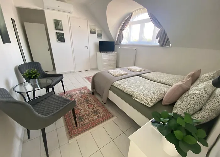 Lillybeth Lakeside בית הארחה קסזטלי