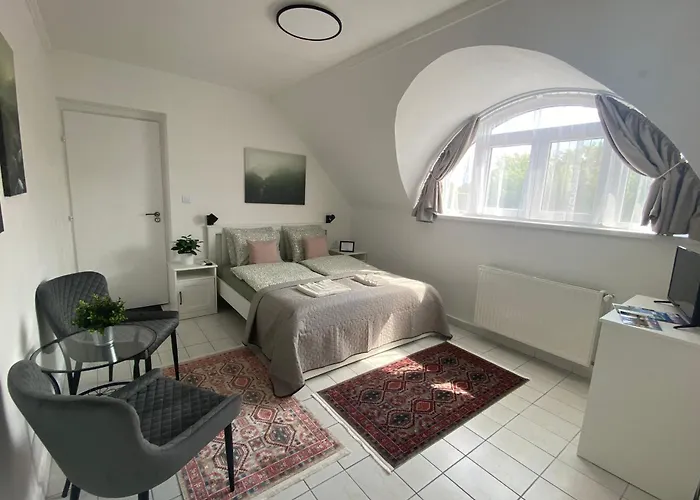 בית הארחה Lillybeth Lakeside 3*