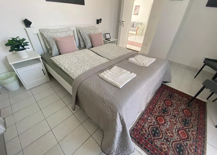 בית הארחה Lillybeth Lakeside 3*