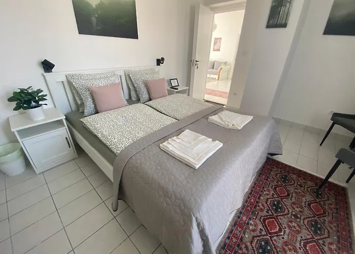 Lillybeth Lakeside קסזטלי