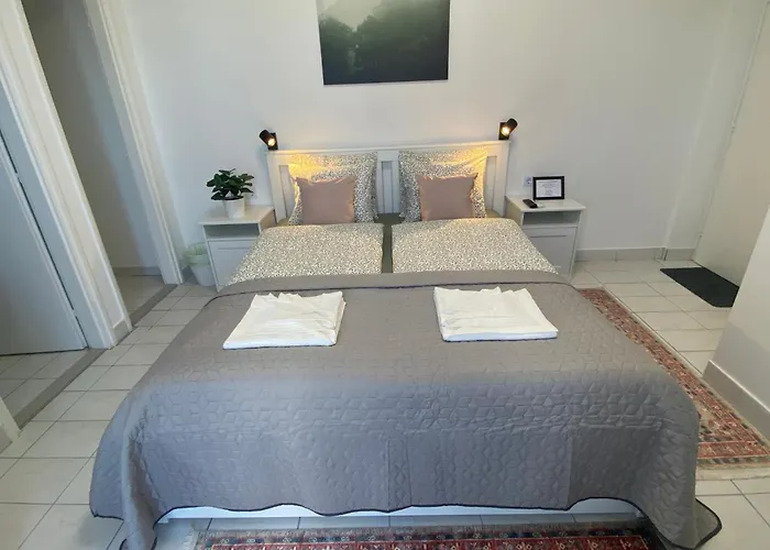 Lillybeth Lakeside בית הארחה