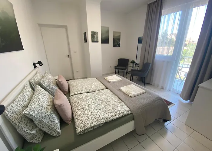 Lillybeth Lakeside בית הארחה 3*