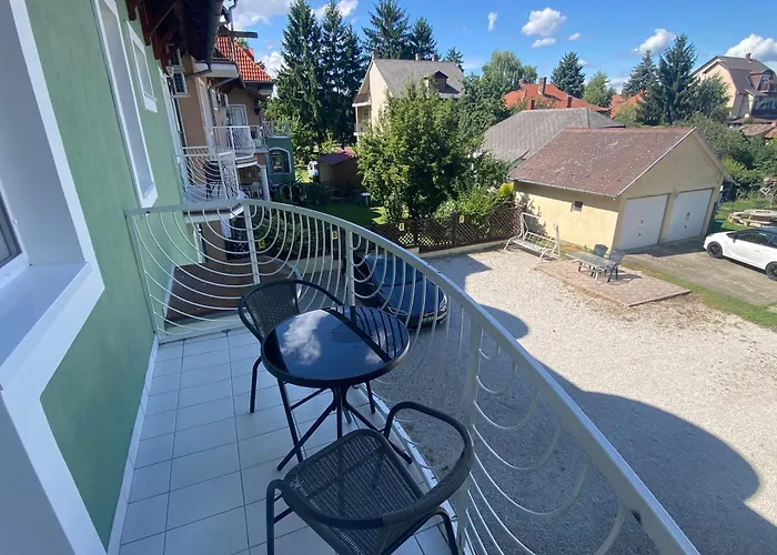 בית הארחה Lillybeth Lakeside קסזטלי