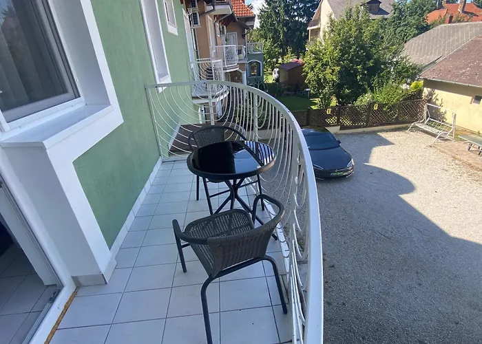 בית הארחה Lillybeth Lakeside