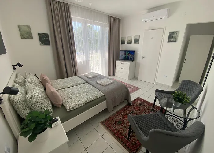 Lillybeth Lakeside בית הארחה קסזטלי